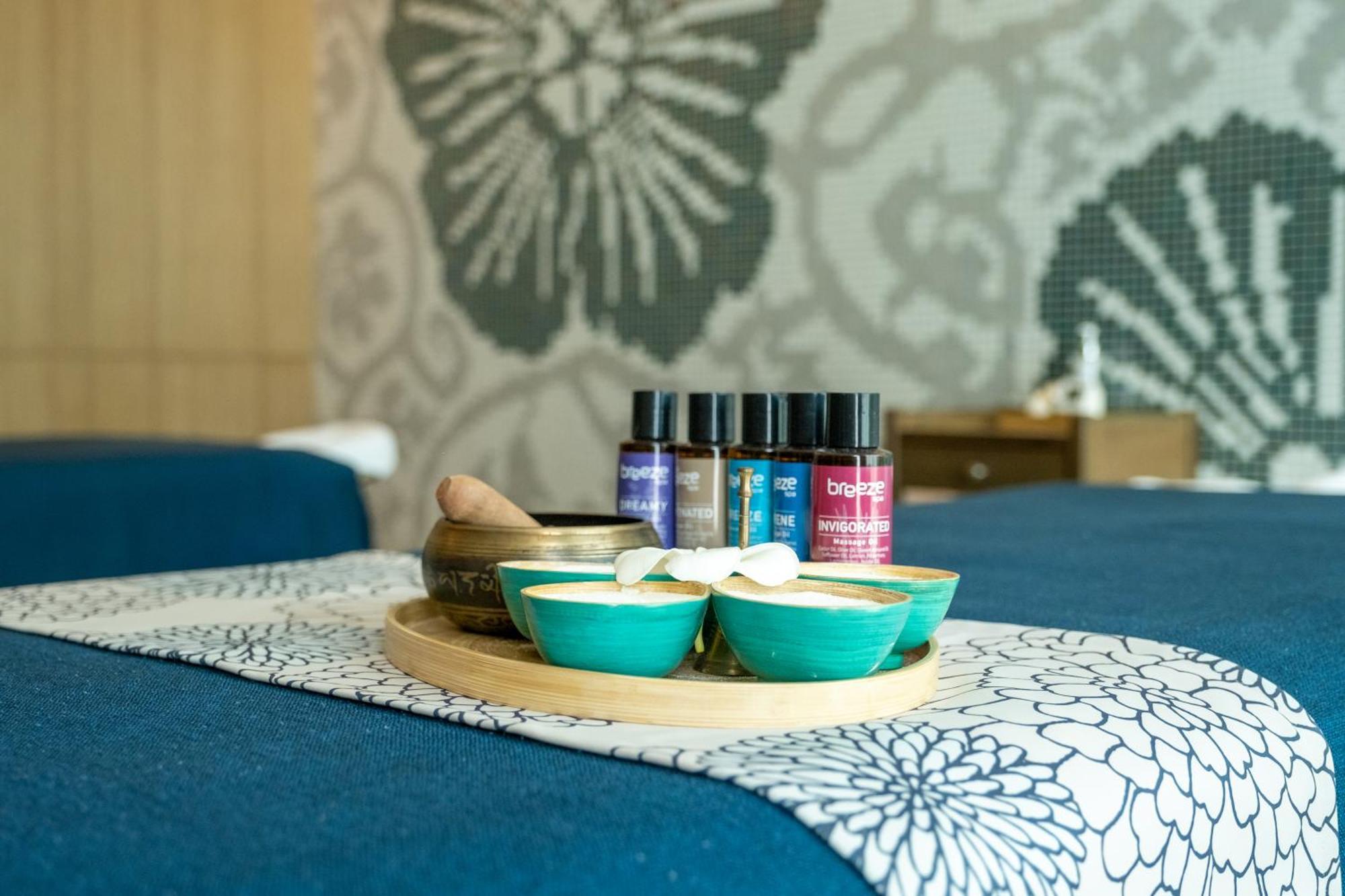 Готель Amari Хуахін Екстер'єр фото A selection of essential oils