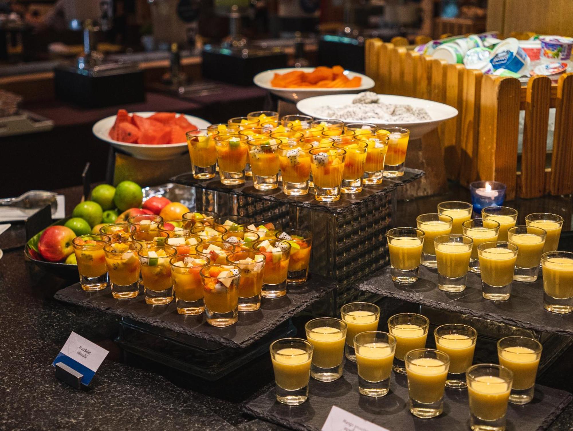 Готель Amari Хуахін Екстер'єр фото A selection of fruit drinks