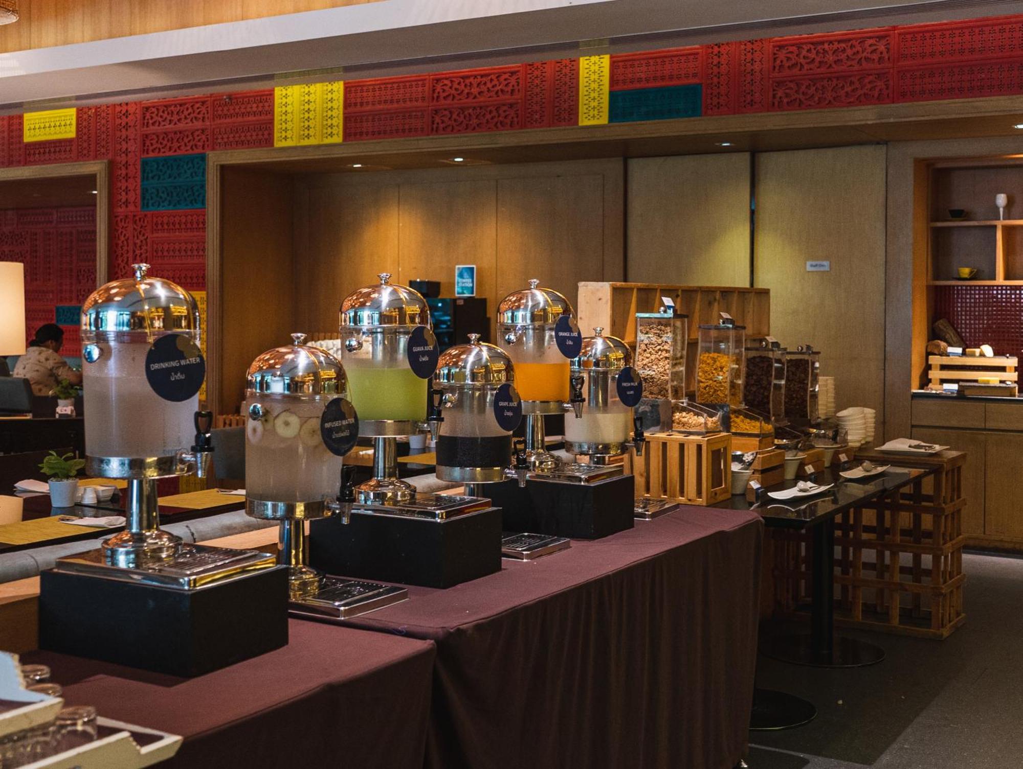 Готель Amari Хуахін Екстер'єр фото A juice bar