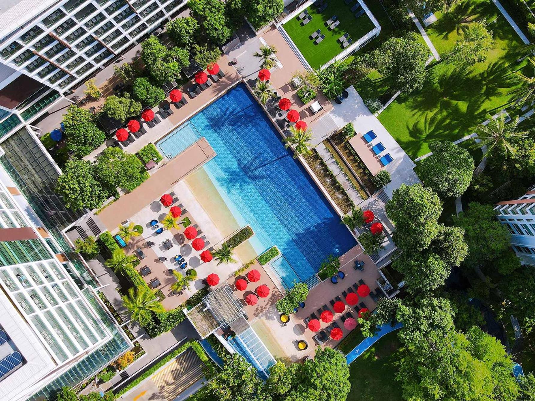 Готель Amari Хуахін Екстер'єр фото Aerial view of the pool